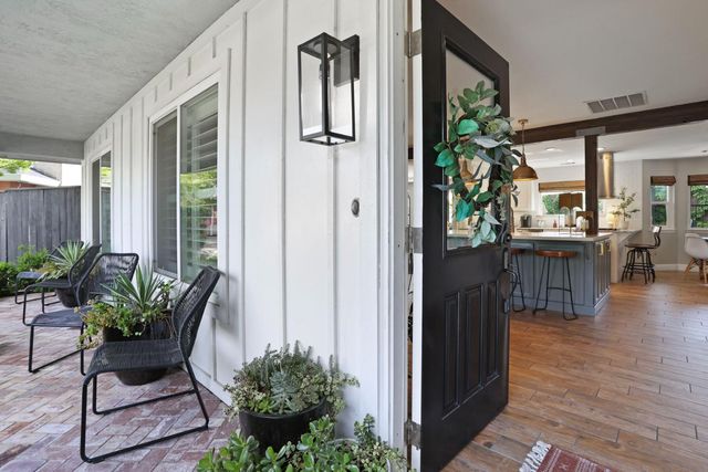 248 River Oaks Dr, Lodi, CA 95240