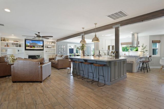 248 River Oaks Dr, Lodi, CA 95240