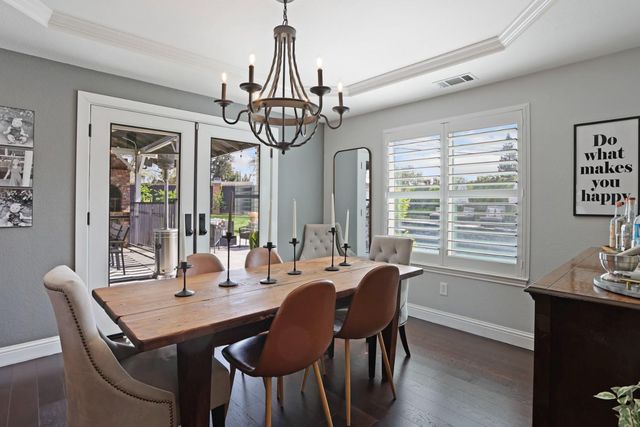 248 River Oaks Dr, Lodi, CA 95240