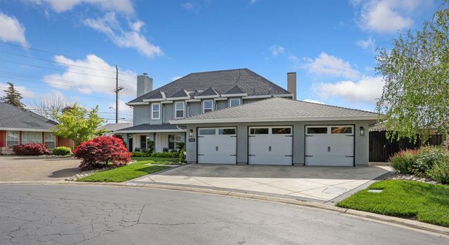 248 River Oaks Dr, Lodi, CA 95240