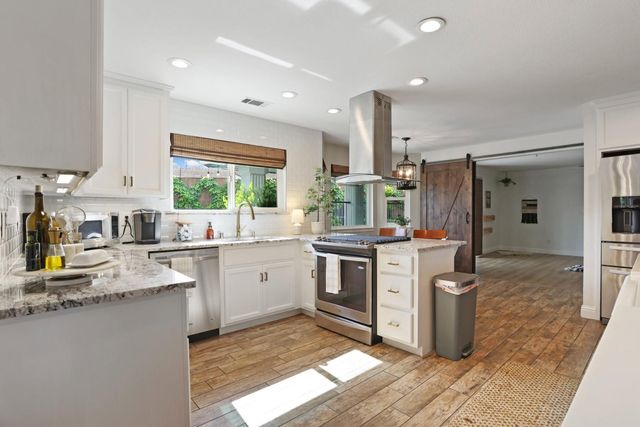 248 River Oaks Dr, Lodi, CA 95240