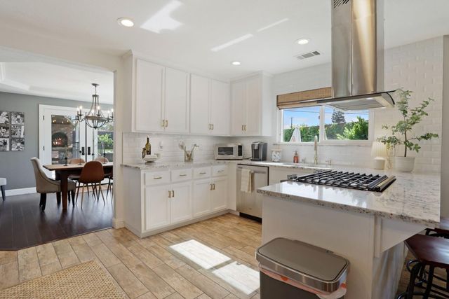 248 River Oaks Dr, Lodi, CA 95240