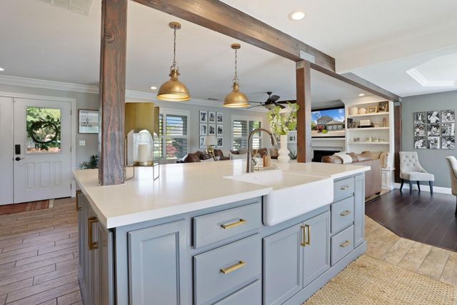 248 River Oaks Dr, Lodi, CA 95240