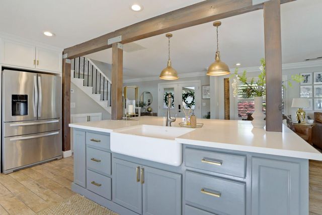 248 River Oaks Dr, Lodi, CA 95240