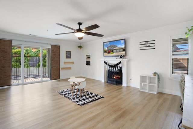 248 River Oaks Dr, Lodi, CA 95240