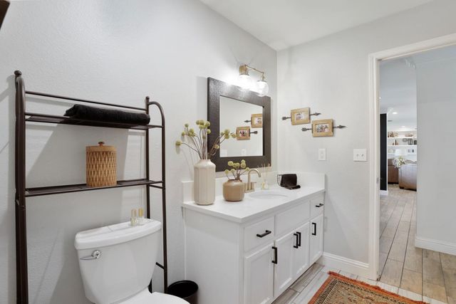 248 River Oaks Dr, Lodi, CA 95240