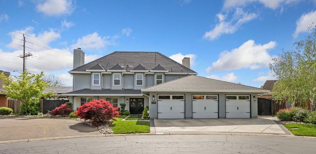 248 River Oaks Dr, Lodi, CA 95240