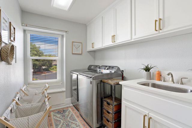 248 River Oaks Dr, Lodi, CA 95240