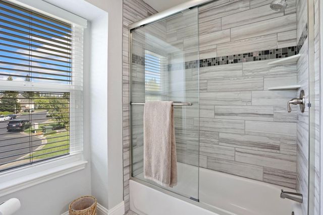 248 River Oaks Dr, Lodi, CA 95240