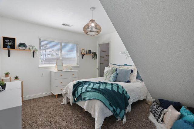 248 River Oaks Dr, Lodi, CA 95240