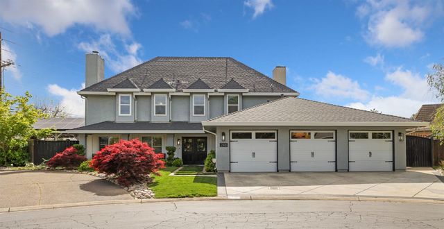 248 River Oaks Dr, Lodi, CA 95240