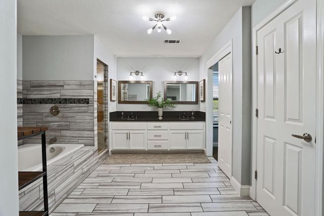 248 River Oaks Dr, Lodi, CA 95240