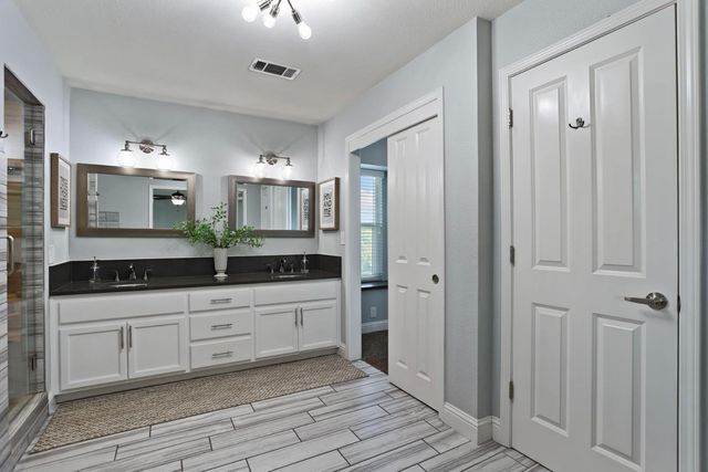 248 River Oaks Dr, Lodi, CA 95240