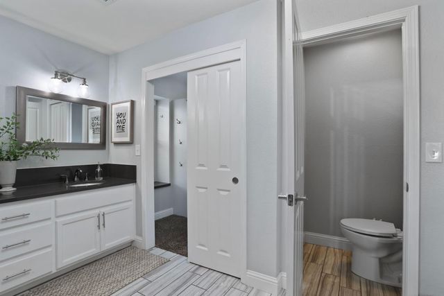 248 River Oaks Dr, Lodi, CA 95240