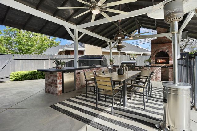 248 River Oaks Dr, Lodi, CA 95240