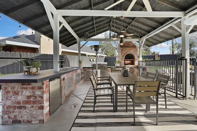 248 River Oaks Dr, Lodi, CA 95240