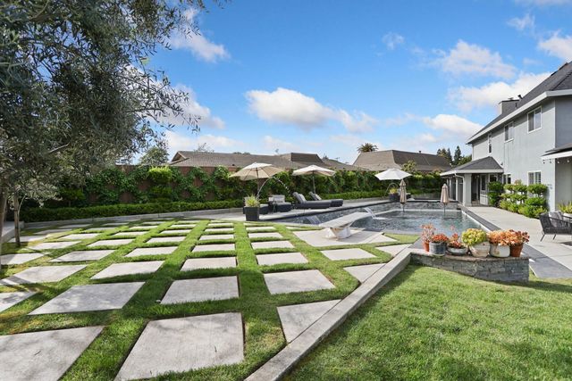 248 River Oaks Dr, Lodi, CA 95240