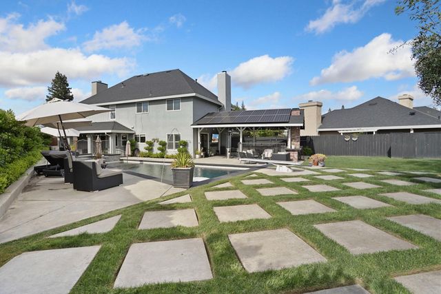 248 River Oaks Dr, Lodi, CA 95240