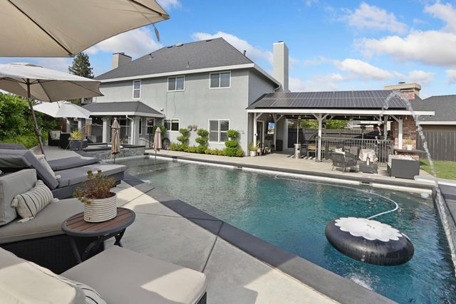 248 River Oaks Dr, Lodi, CA 95240
