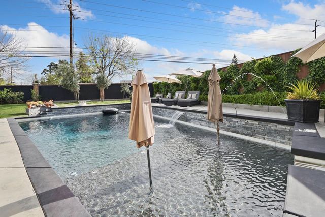 248 River Oaks Dr, Lodi, CA 95240