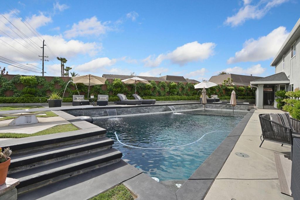 248 River Oaks Dr, Lodi, CA 95240