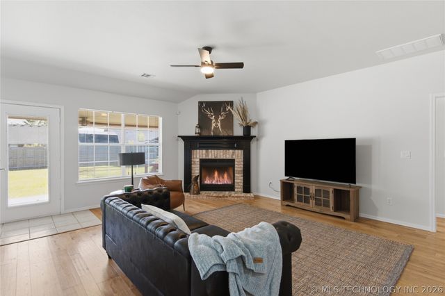 14916 E 88th Street North, Owasso, OK 74055