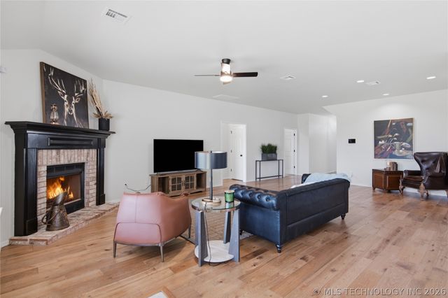 14916 E 88th Street North, Owasso, OK 74055