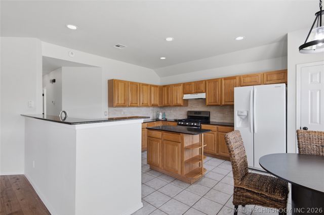 14916 E 88th Street North, Owasso, OK 74055