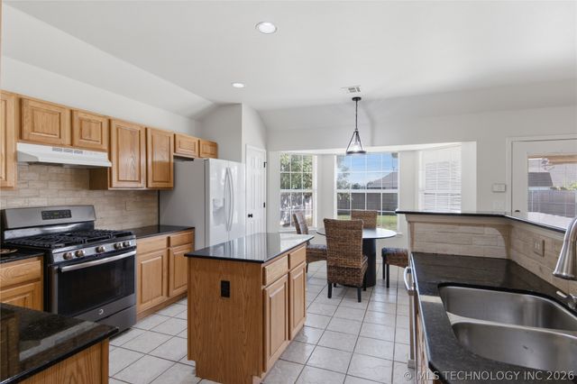 14916 E 88th Street North, Owasso, OK 74055