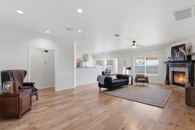 14916 E 88th Street North, Owasso, OK 74055