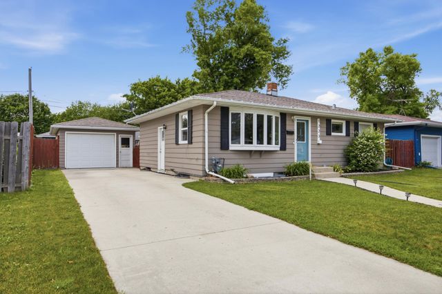 1223 16th Street N, Moorhead, MN 56560