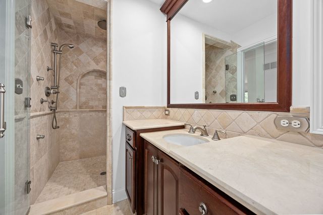 6342 Martin Drive, Willowbrook, IL 60527
