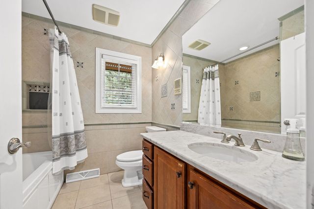 6342 Martin Drive, Willowbrook, IL 60527