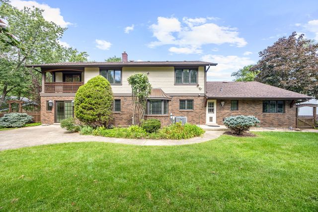 6342 Martin Drive, Willowbrook, IL 60527