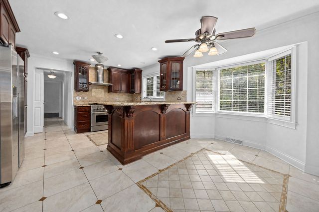 6342 Martin Drive, Willowbrook, IL 60527