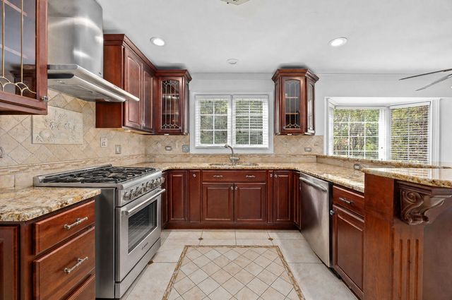 6342 Martin Drive, Willowbrook, IL 60527