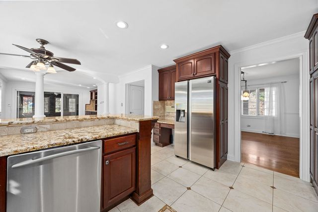 6342 Martin Drive, Willowbrook, IL 60527