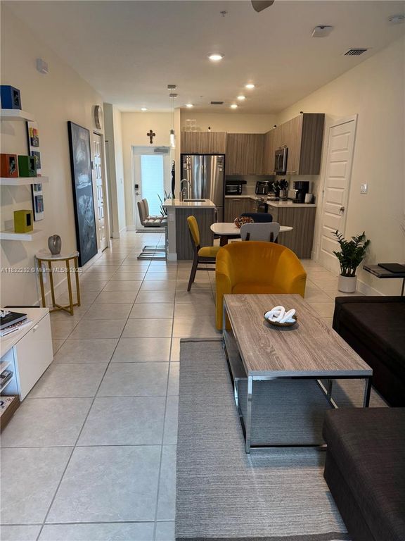 4670 NW 84th Ave 33, Doral, FL 33166