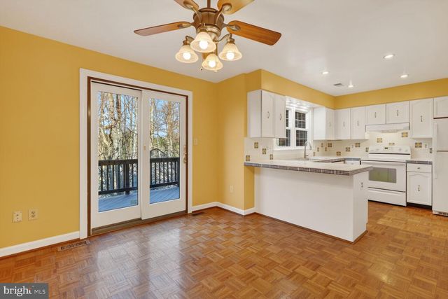 5880 WOODFIELD ESTATES DR, Alexandria, VA 22310
