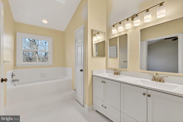 5880 WOODFIELD ESTATES DR, Alexandria, VA 22310