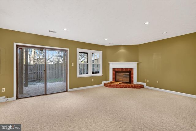 5880 WOODFIELD ESTATES DR, Alexandria, VA 22310