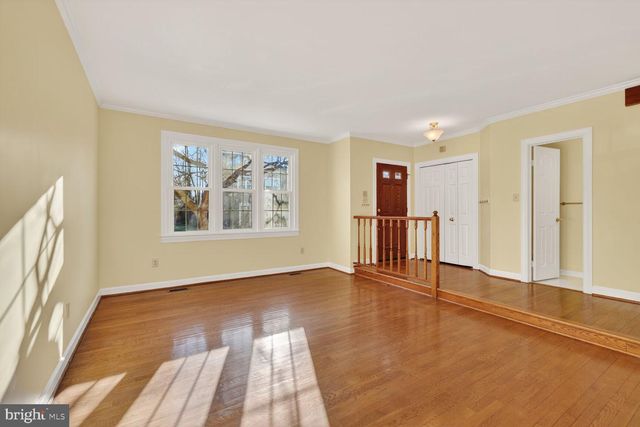 5880 WOODFIELD ESTATES DR, Alexandria, VA 22310