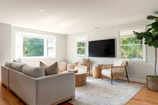 22 Sagamore Rd, Ipswich, MA 01938