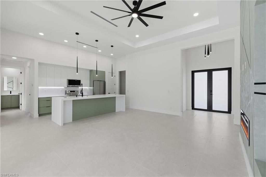 Image 19 of property listing at 408 SW 28th AVE, Cape Coral, FL 33991