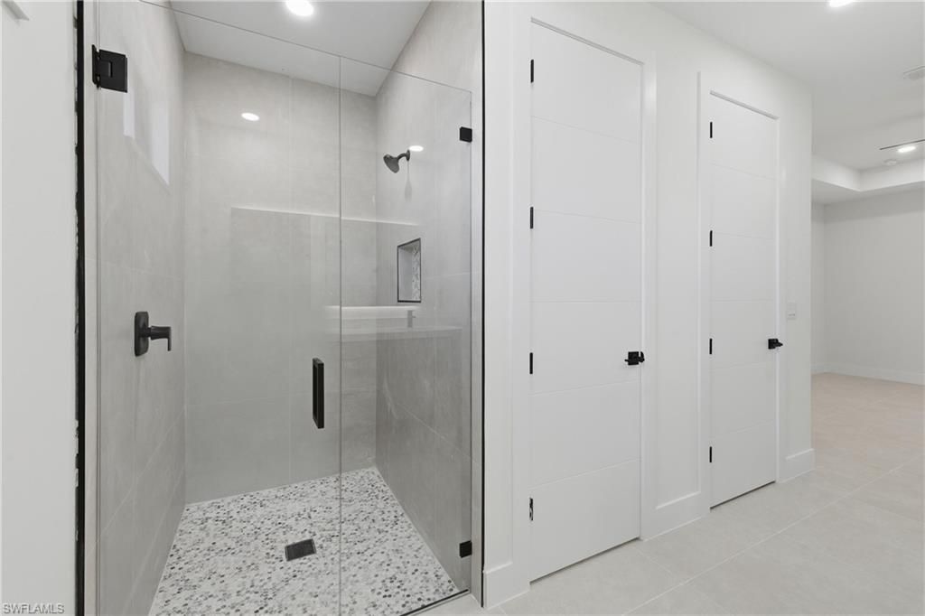 Image 25 of property listing at 408 SW 28th AVE, Cape Coral, FL 33991