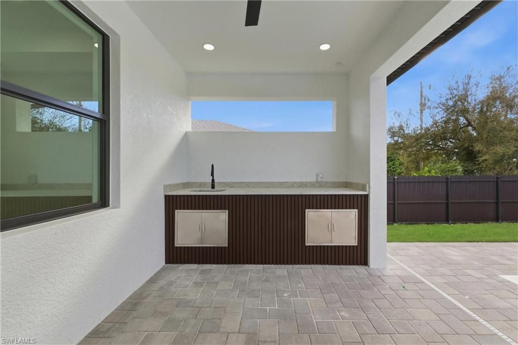 Image 7 of property listing at 408 SW 28th AVE, Cape Coral, FL 33991