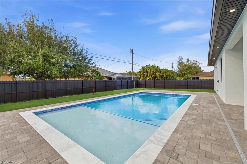 Image 8 of property listing at 408 SW 28th AVE, Cape Coral, FL 33991