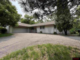 20 N Hill Ct, Mankato, MN 56001