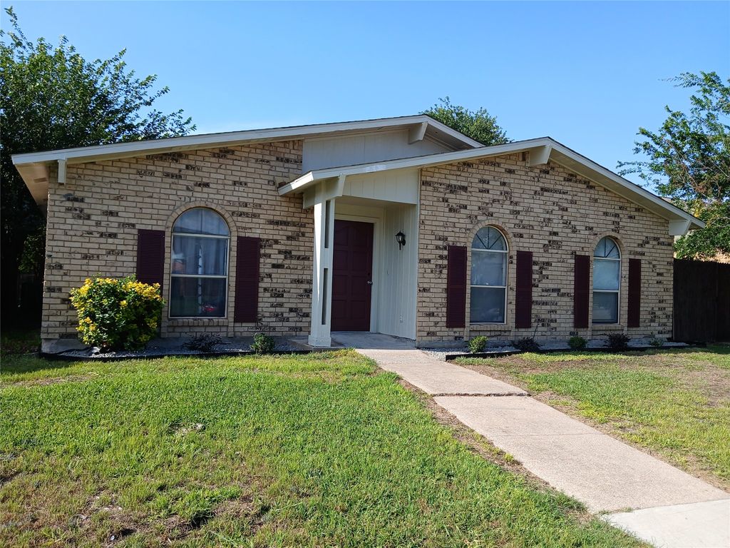 5616 Tucker Street, The Colony, TX 75056
