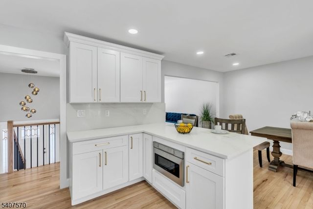 27 Marian Dr, Montgomery Twp., NJ 08502